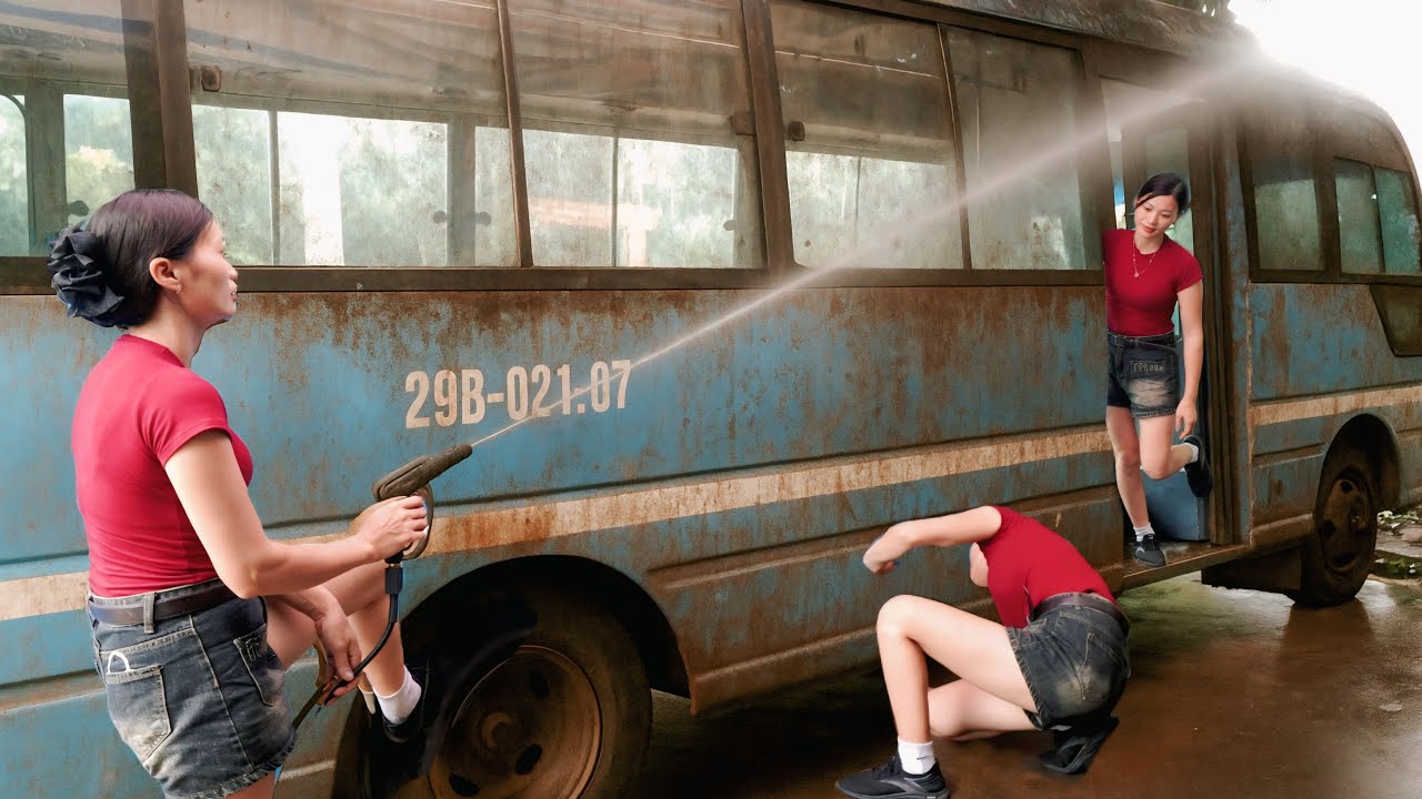 Girl's Challenge: Repair and restore the interior and exterior of a 29-seat Hyundai (County).