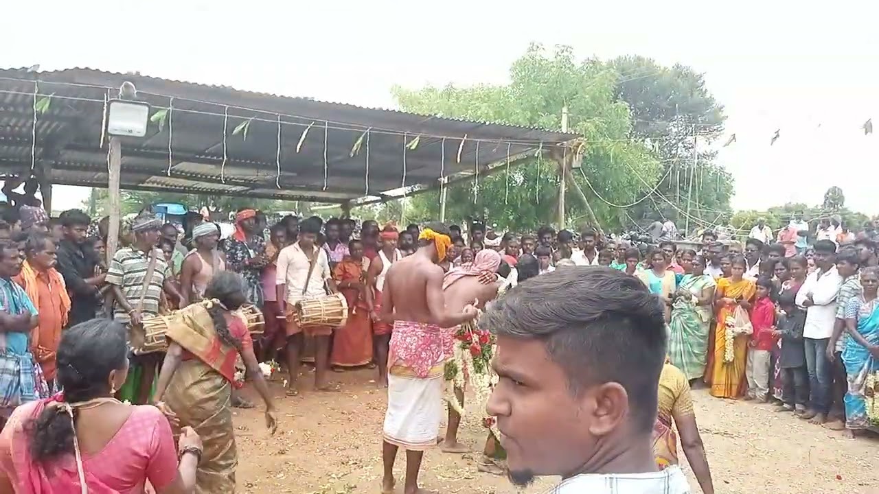 குன்னத்தூர் நவக்காடு பெரிய கருப்பராயன் கோயில் சாமியாட்டம்