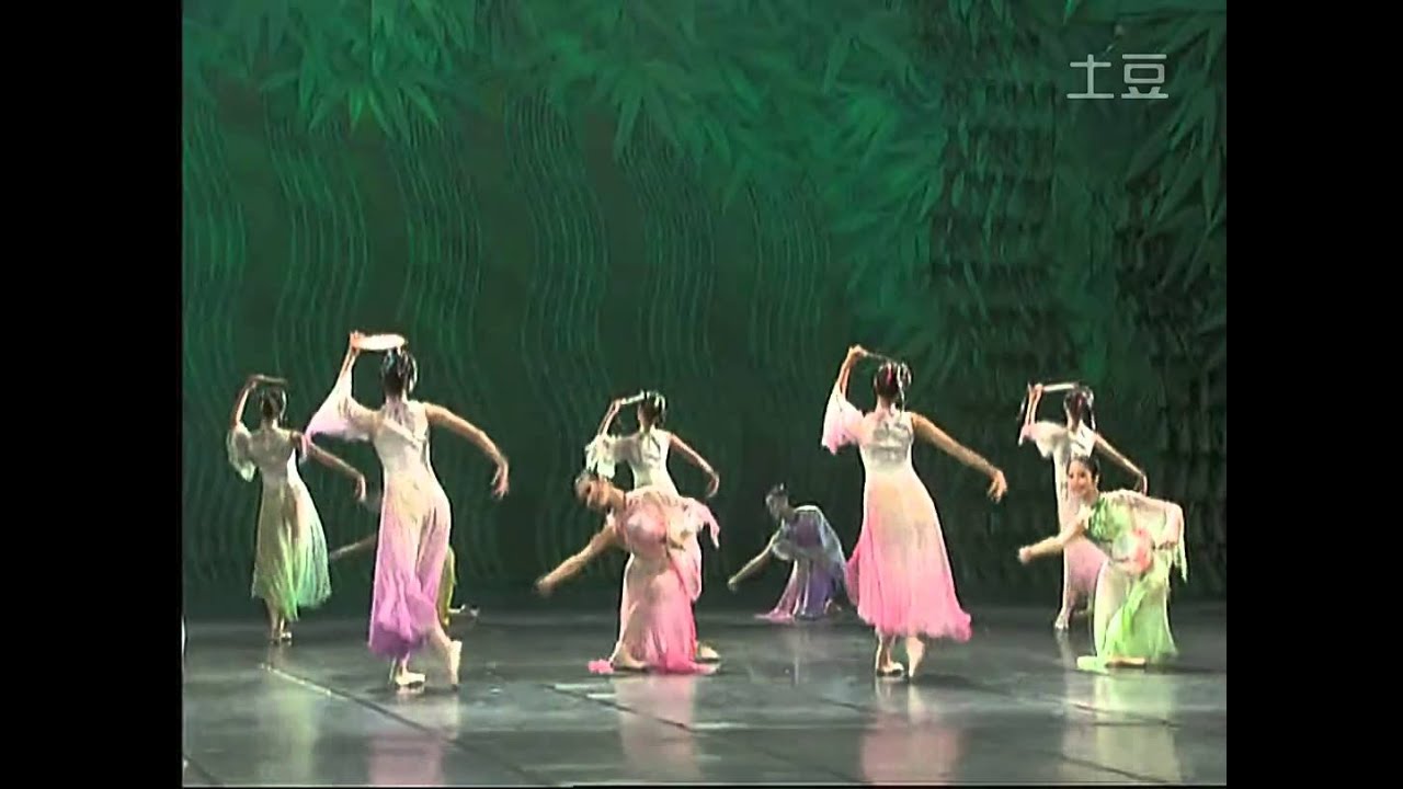 Moon Reflected on Second Spring《二泉映月》Fan Dance