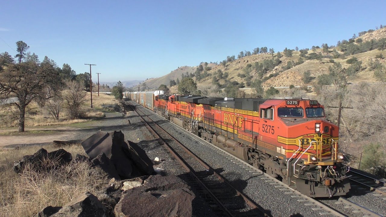 Railfanning Tehachapi on New Year's Weekend - 4K