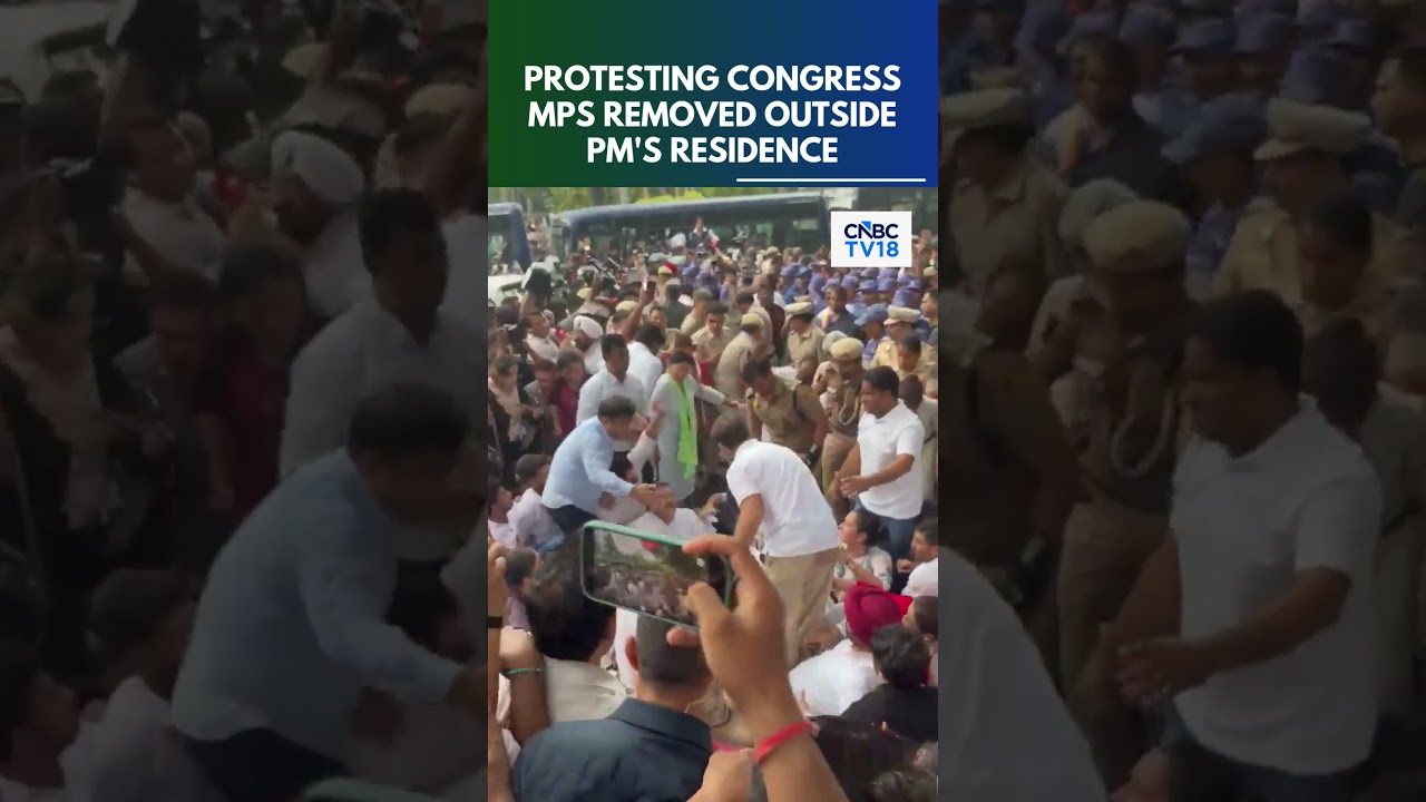 WATCH: Protesting Congress MPs Being Removed From Outside The Residence of PM Modi | Rahul | N18S
