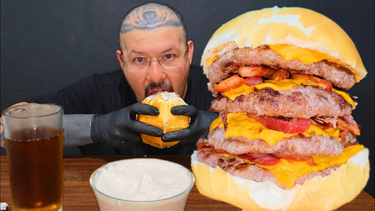 COMENDO BURGUER COM 4 CARNES MUITO CHEDDAR E BACON. 