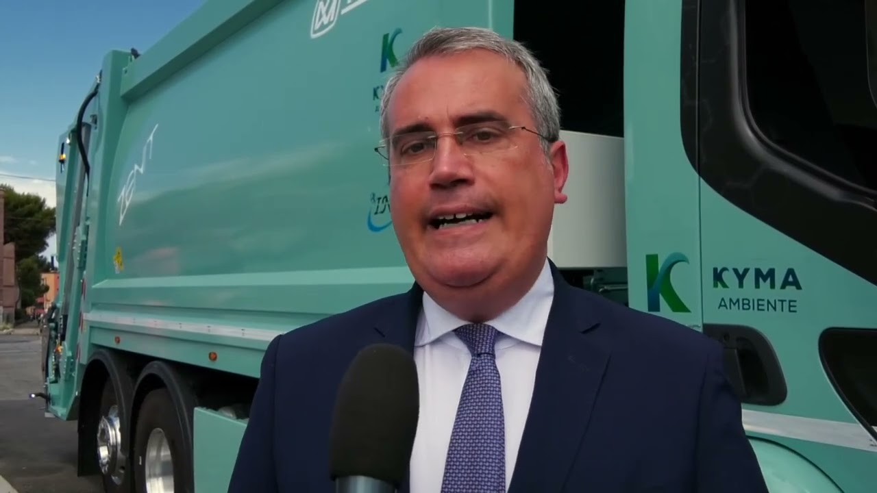 Taranto, arriva il primo autocompattatore 100% elettrico per la raccolta dei rifiuti
