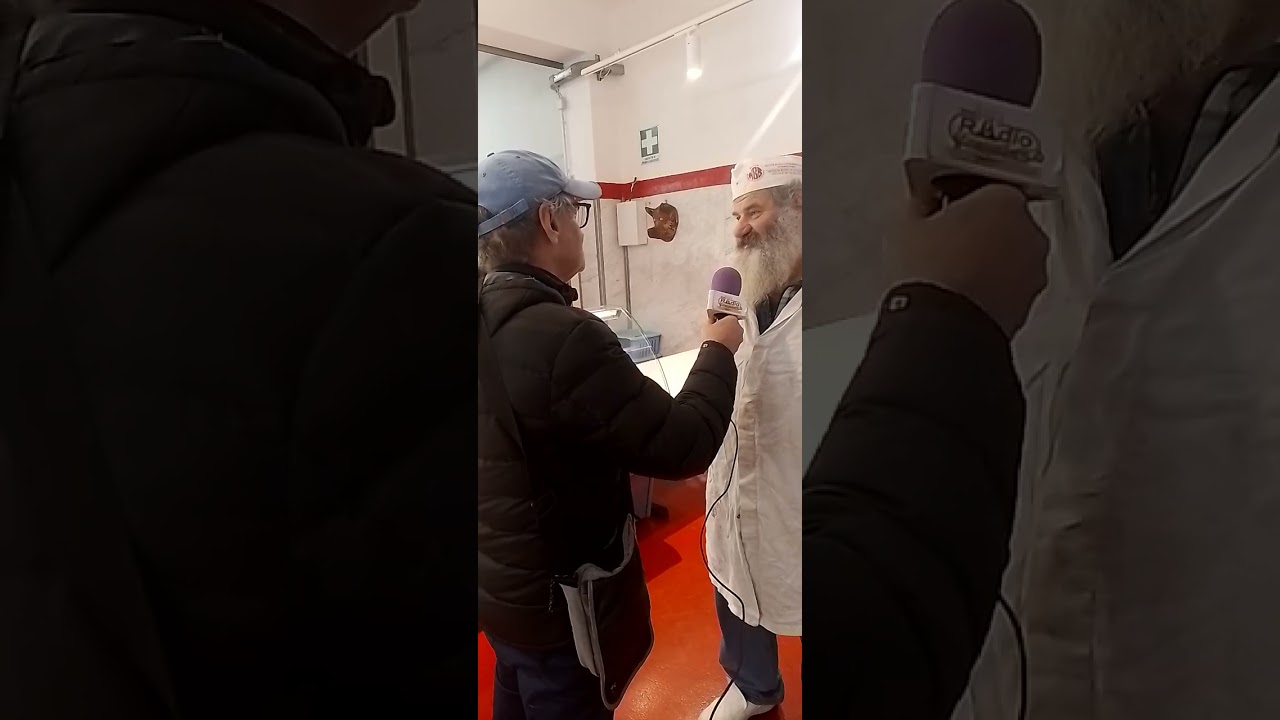 Siamo con  Luciano  che delizia dei suoi prodotti  allo spaccio agricolo di F lli Mangano  a Gazzada