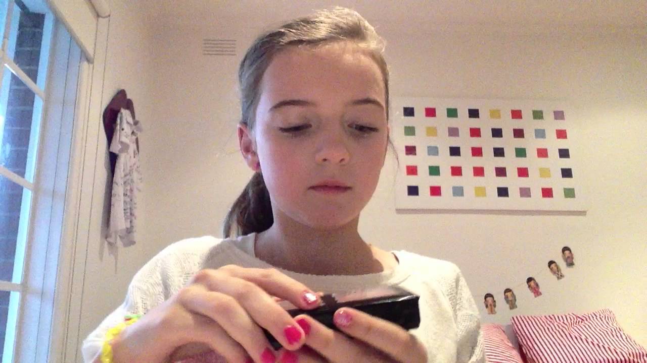 Girl doing natural makeup