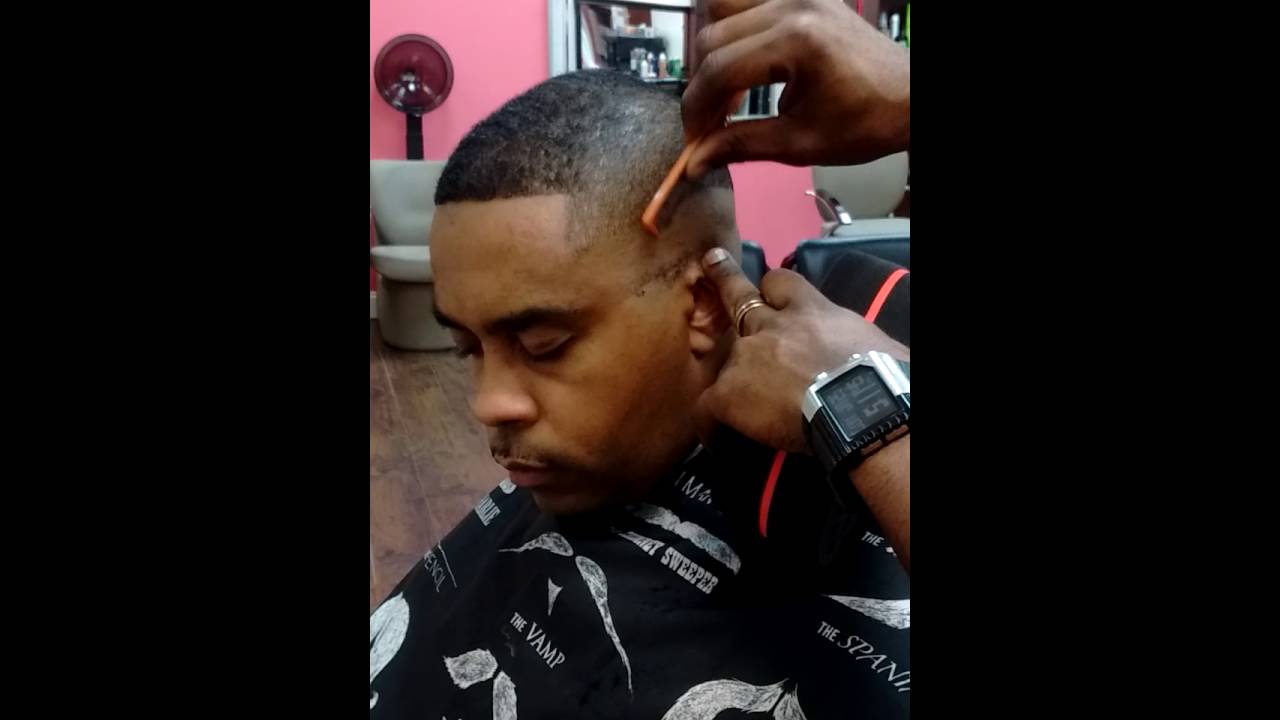 Razor blade and Comb cut by Sam Da Barber At Beauty World in Stafford VA