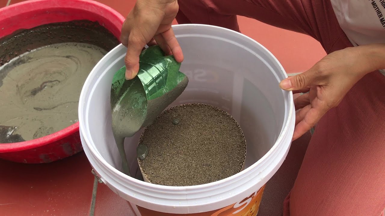 Simple way to make a plant pot from plastic barrel and cement - Unique garden inventions