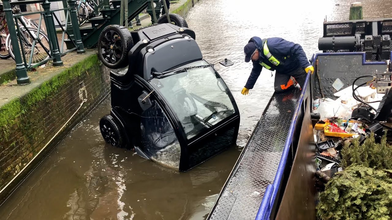 Vlog 67 Rudy & Cor BIRO IN DE GRACHT?! SKELET?! 💀 Babi bangang en langs de leeuwen van Artis 🦁