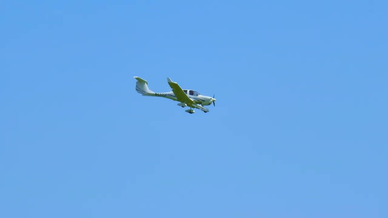 Diamond DA40 NG / Austro E4-A Flying Into Johnson County Executive Airport (OJC) - N434SA