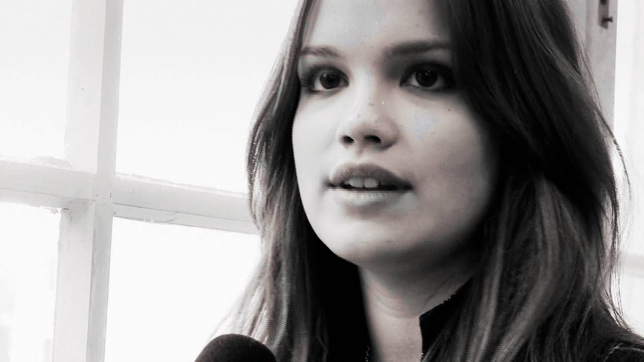 Emilia Schüle - Interview