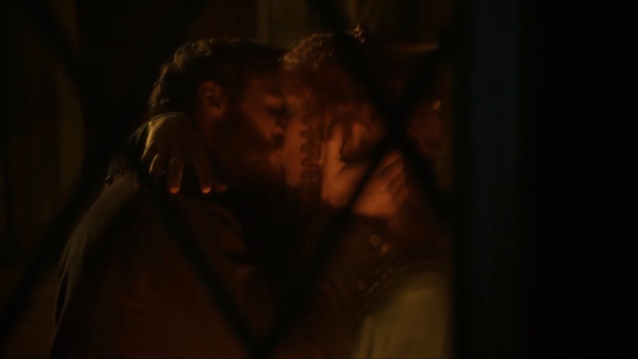 Medici 1x06 Cosimo & Bianca Kiss scene - Richard Madden & Miriam Leone