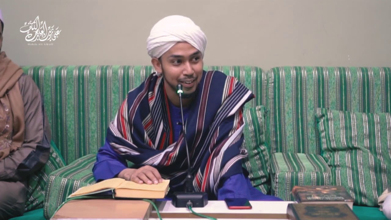 Indah sekali, Habib Ali membawakan kisah sahabat2 nabi yang jarang sekali terdengar di telinga kita