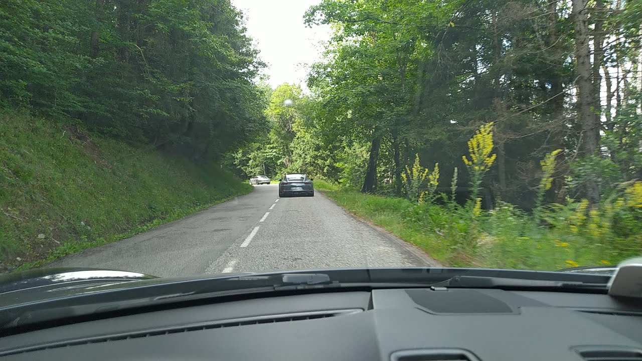 On s'éclate en montant le Col du Grand Cucheron en Porsche et ..... Corvette