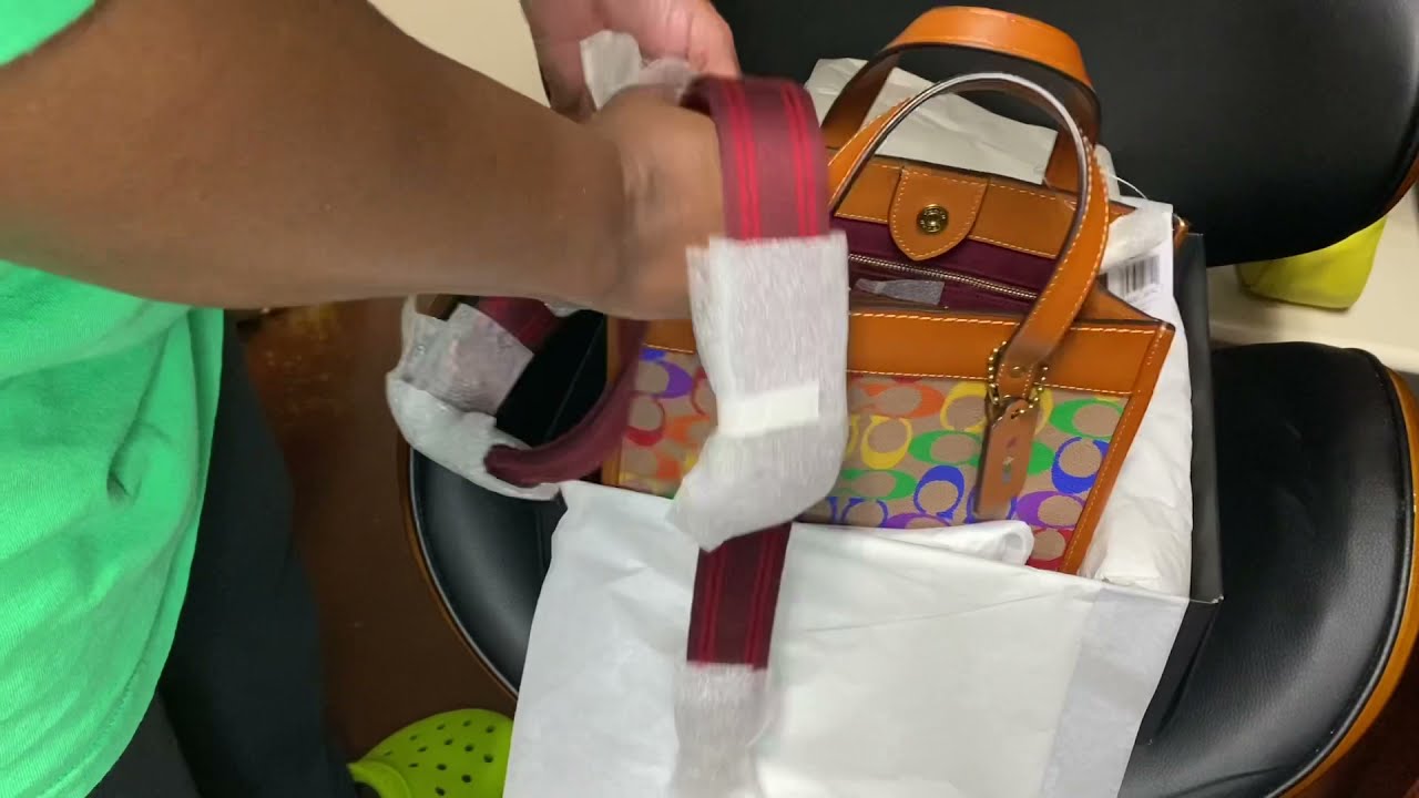 UNBOXING: COACH FIELD TOTE 22 