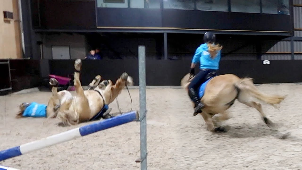Ik VAL met mijn paard! 😨 MOET naar het ZIEKENHUIS! 🏥🤕