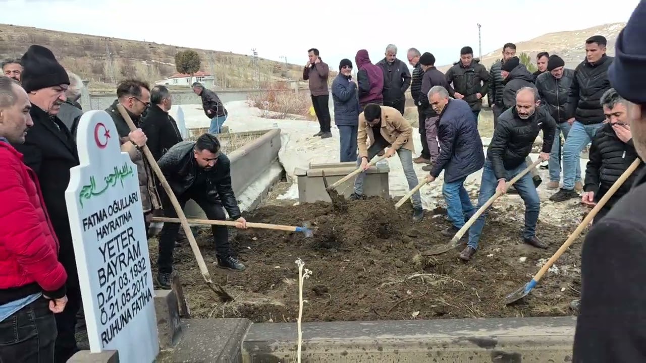 Kayseri ili / Pınarbaşı ilçesi HASIRCI Köyümüzden , FEVZİ BAYRAM ' ın cenaze görüntüleri  - 3 -