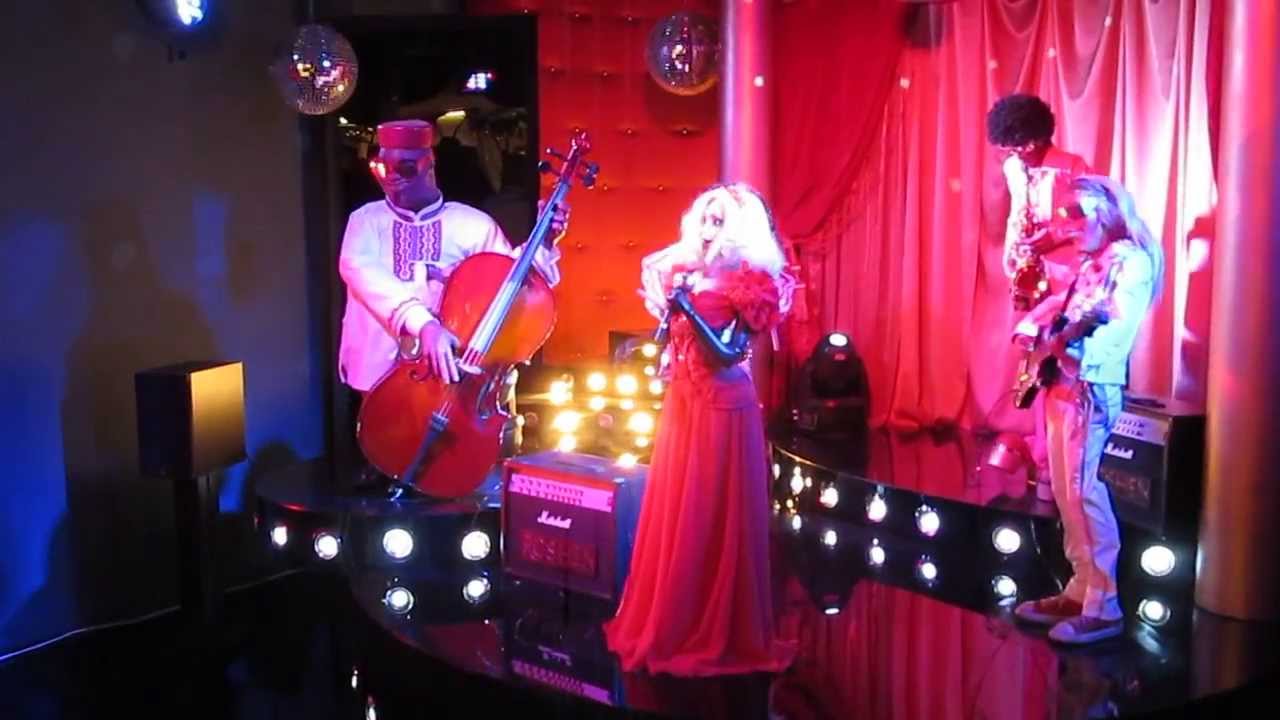ROSHEN MUSIC BAND:  Поющие Куклы РОШЕН, Chocolate Shop, Welcome to Kiev, UKRAINE!
