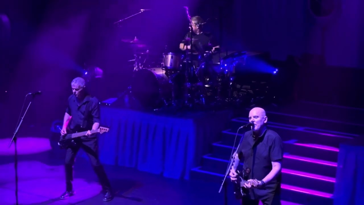 The Stranglers « Skindeep » l’Olympia Paris France 09102024 50 years in Black Anniversary Tour