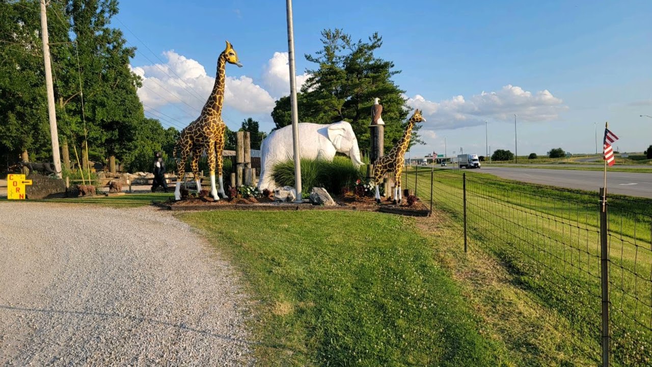 Statuary in Haubstadt IN