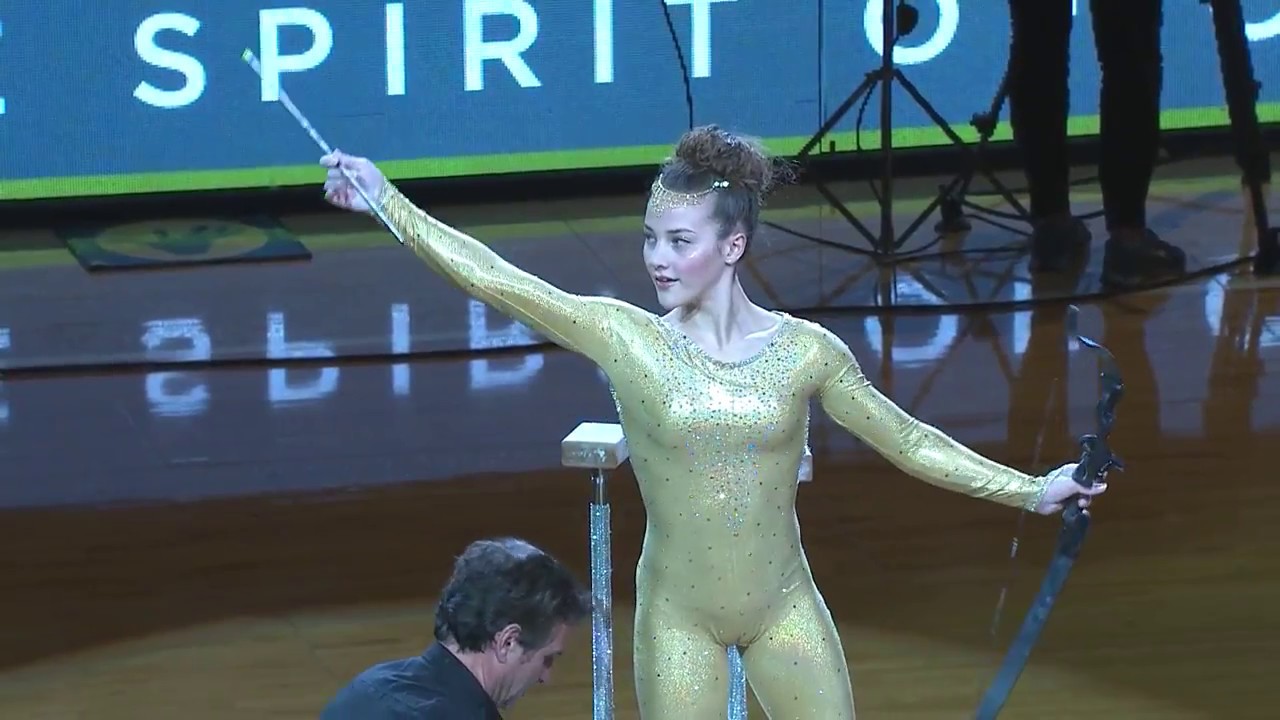 Sofie Dossi (Live @ Bankers Life Fieldhouse in Indianapolis) (19-12-2016)