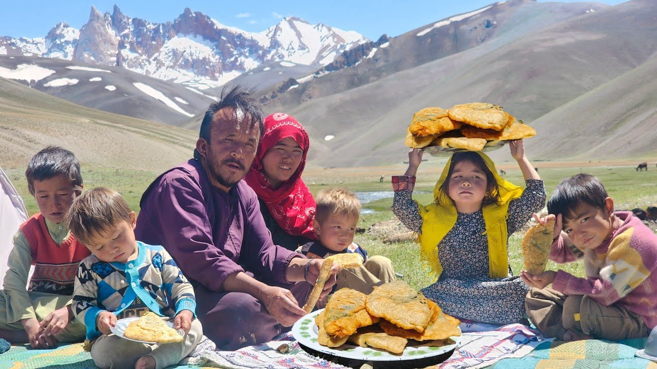 Village life in Afghanistan in 2025 | Cooking Bolani in nature | Twin Children Living in Afghanistan