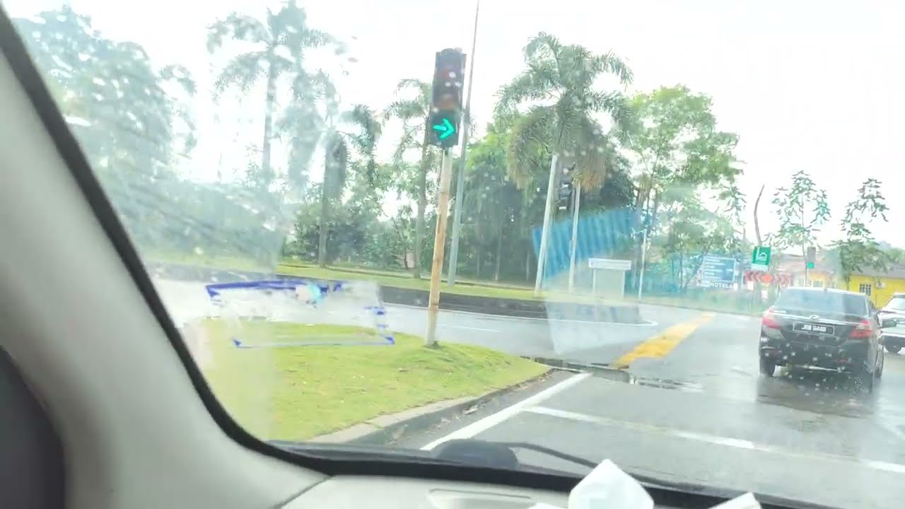 Rain and sun at the same time 😃 😮 | Kuala Lumpur | Drive through Malaysia
