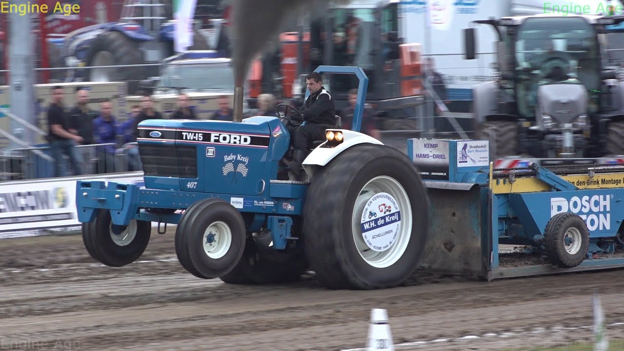 Sport Tractors pulling 4.5 ton mass @ Total AGRI Beach Pull