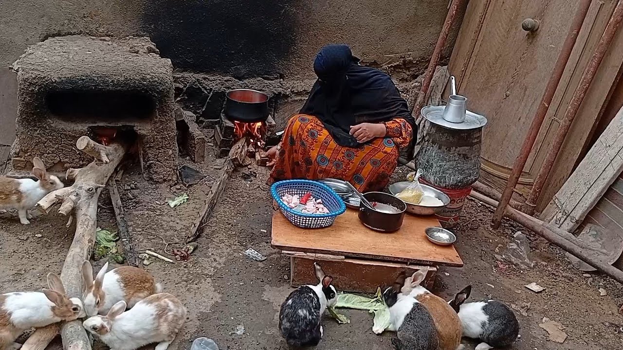 شفت وجوزي عمل فيا ايه اللي متمرمطه وشغاله في البيوت عشانه شرب المر وعايشه حزينه دي اخرتها اروح فين
