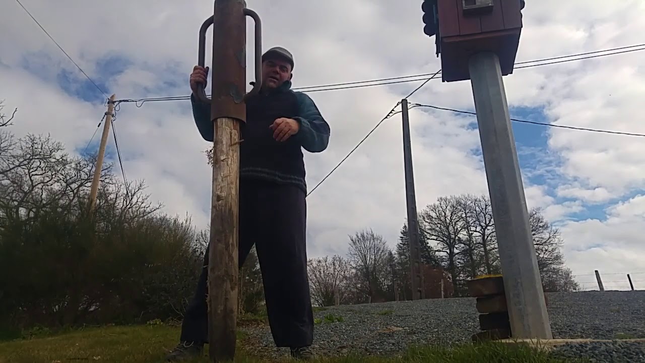 How to use the manual 'Post Rammer' for fencing