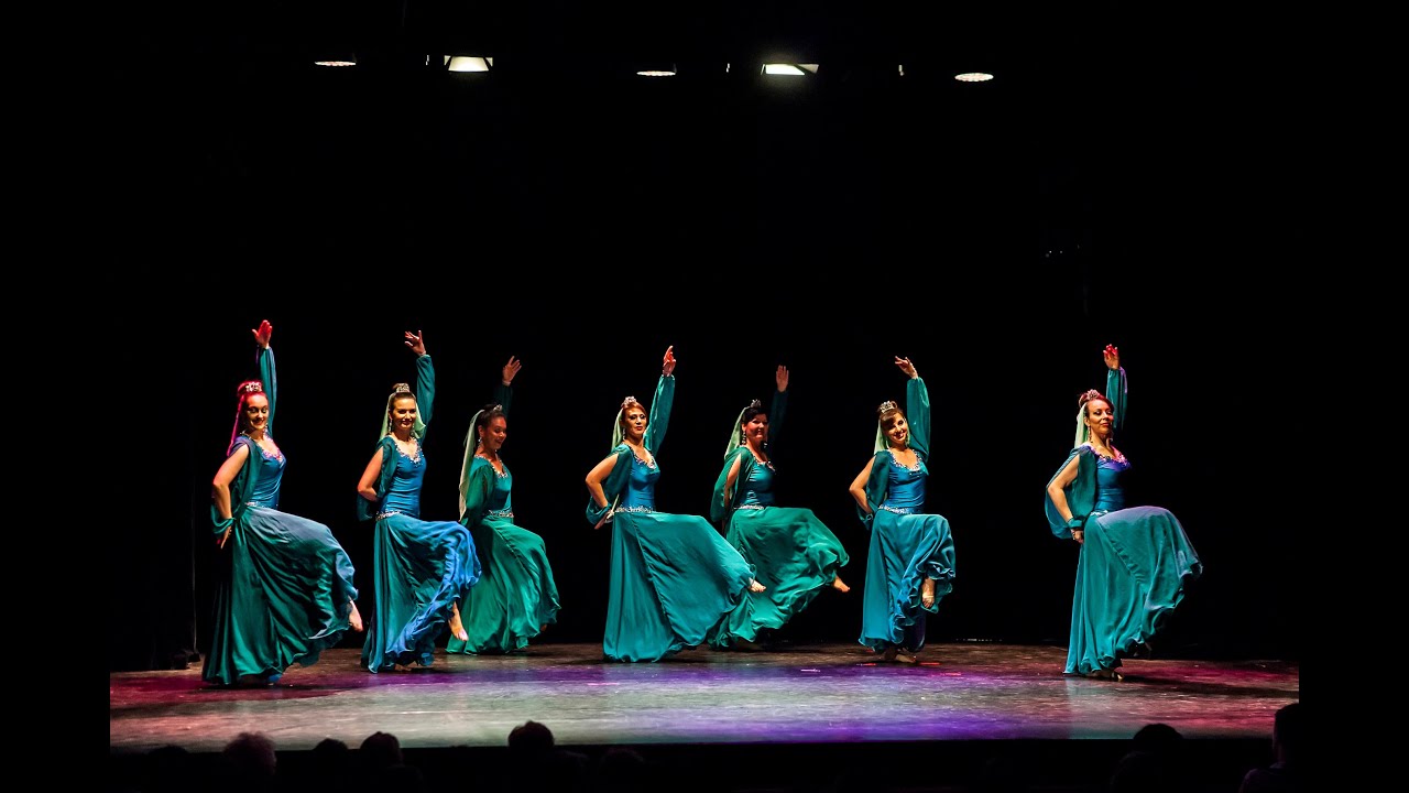 22. Matahari Group &ndash; Muashahat (lektorka Karolina &Scaron;traus Idris)