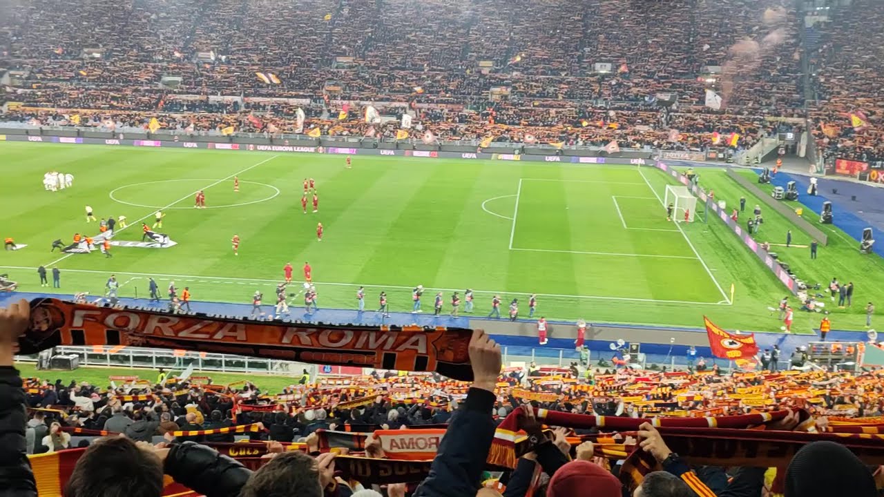 Roma Eintracht: i tifosi tedeschi in totale silenzio davanti a Roma Roma Roma cantata dallo stadio