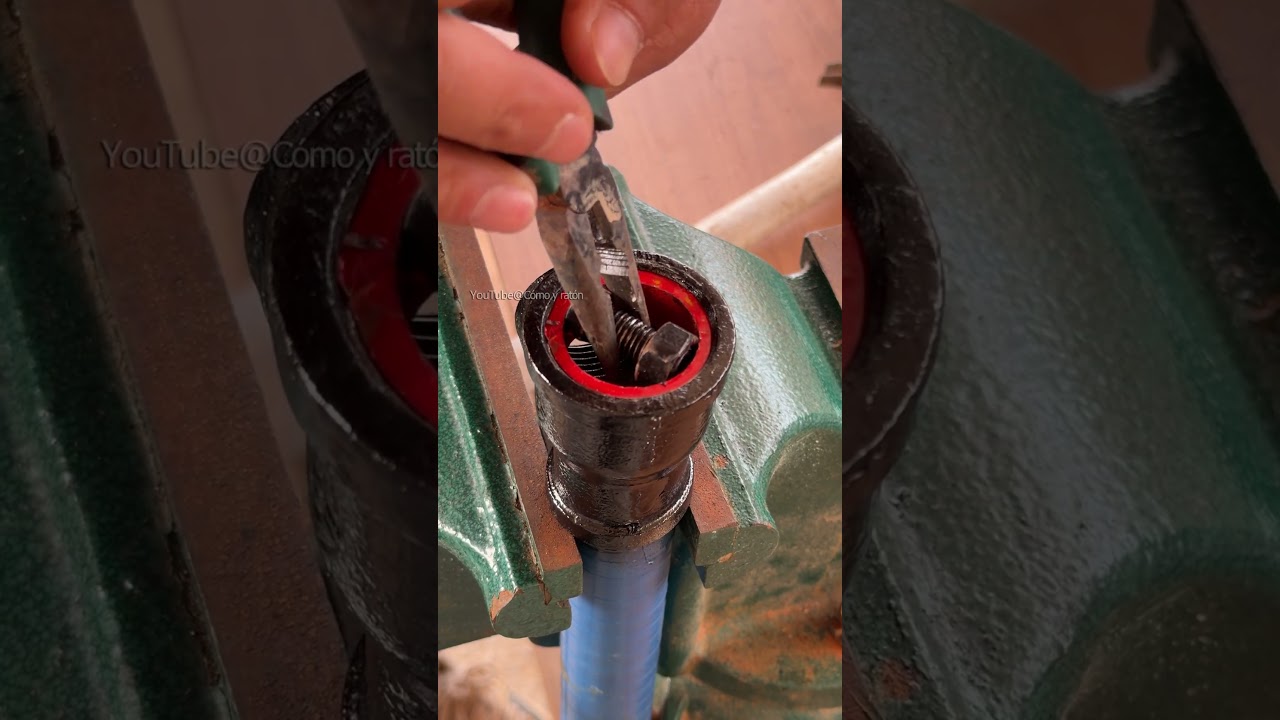 &iexcl;Un imprescindible para la reparaci&oacute;n de tuber&iacute;as! Retire h&aacute;bilmente un tubo en espiral con alicates