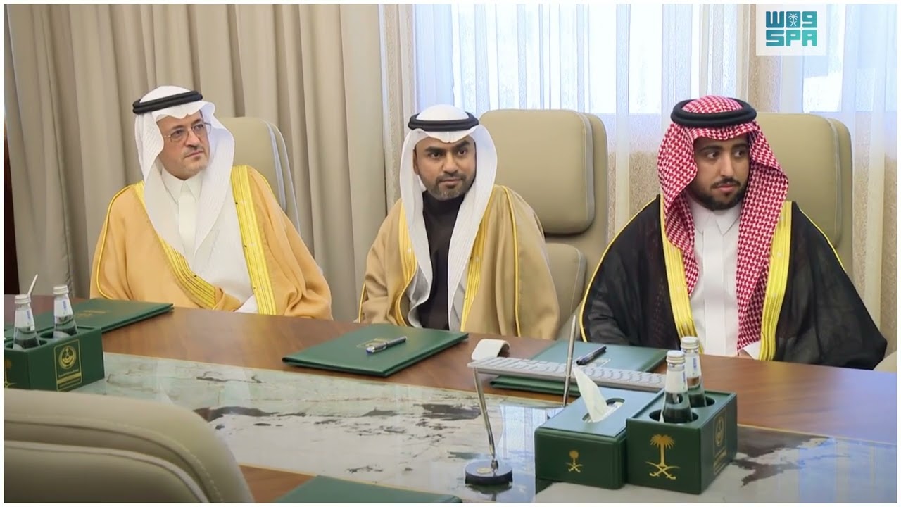 أمير الشرقية خلال استقباله أمين المنطقة.