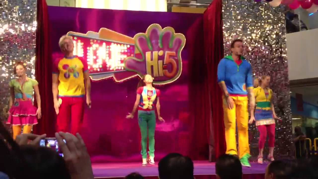 Hi-5 sings