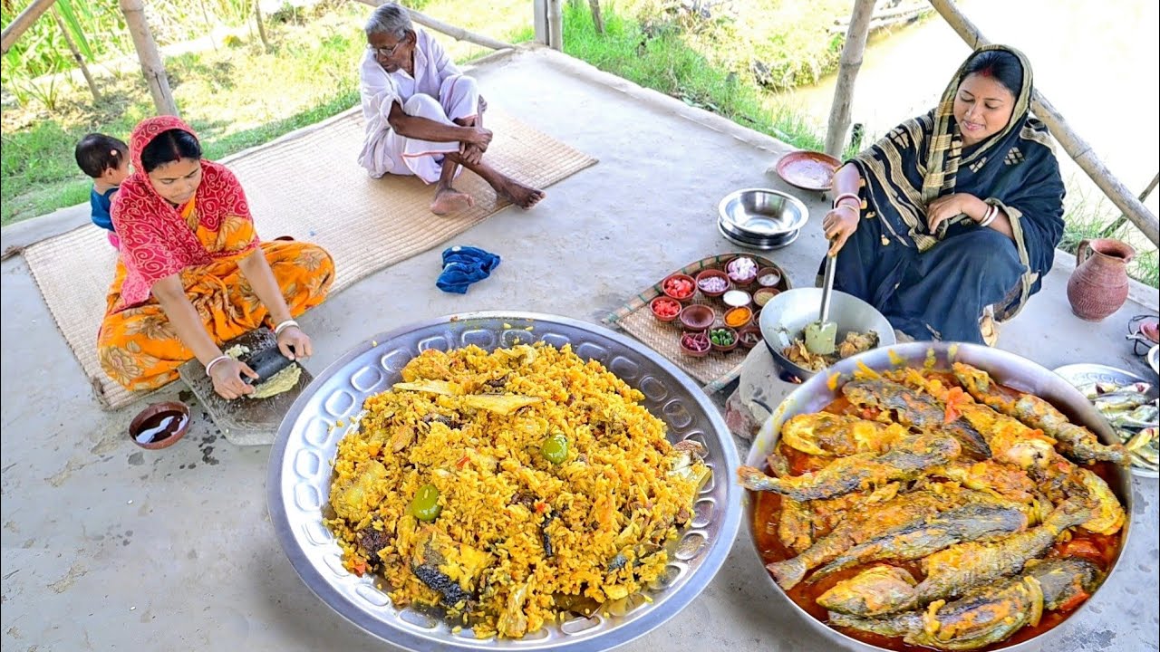 কাতলা মাছের মাথা দিয়ে মুড়িঘন্ট রান্না সাথে ট্যাংরা মাছের ঝাল দুপুরে জমজমাট খাওয়া দাওয়া