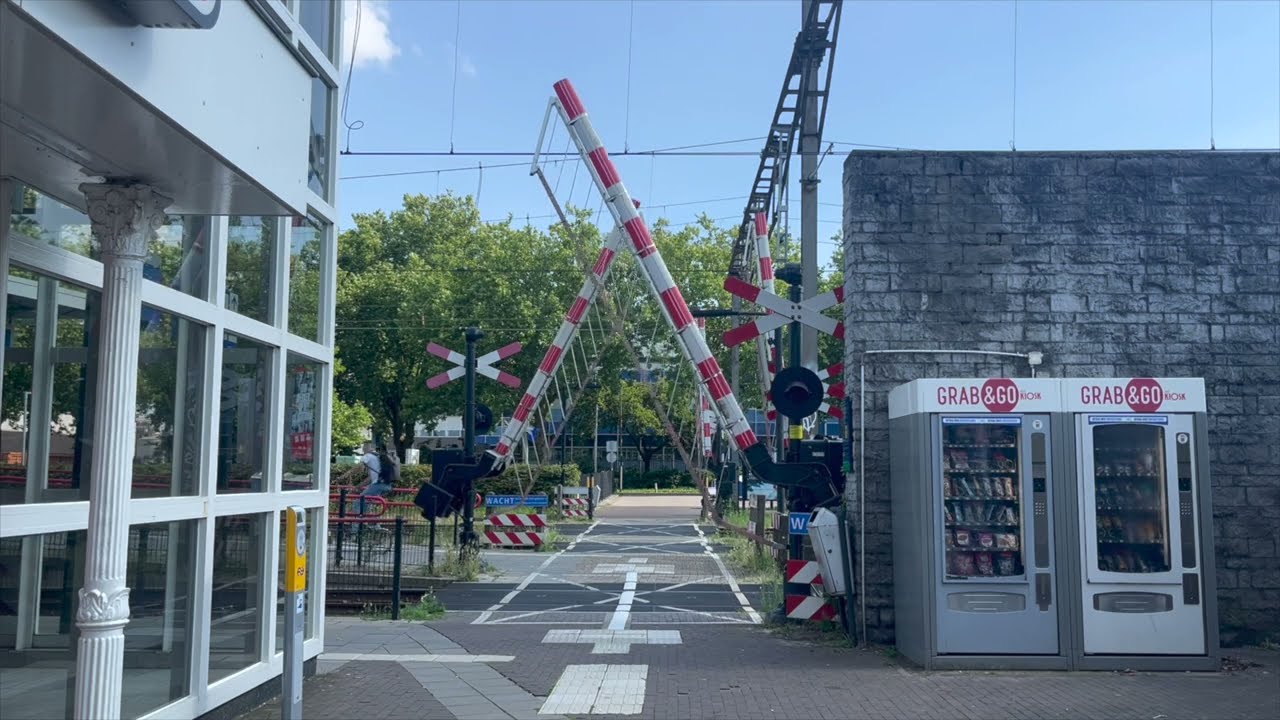 Spoorwegovergang Oss // Dutch Railroad Crossing
