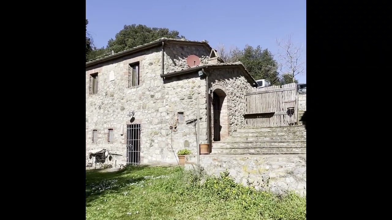 Agriturismo all'interno di un antico borgo Medievale con 21 ettari di terreno Rif. M - AGR 275