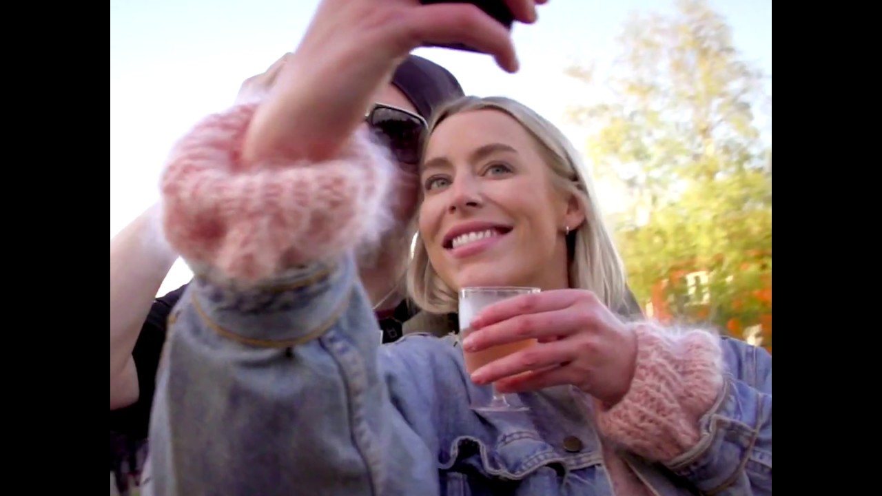 Oral Bee – 24 timer i Pimpgudens Tjeneste