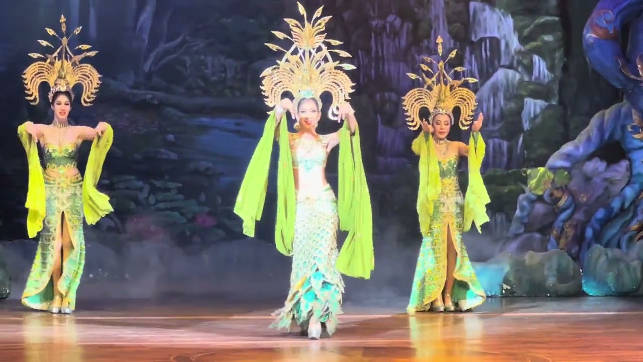 Alcazar LGBTQ+ show in Pattaya - show LGBTQ+ tại Pattaya ThaiLand