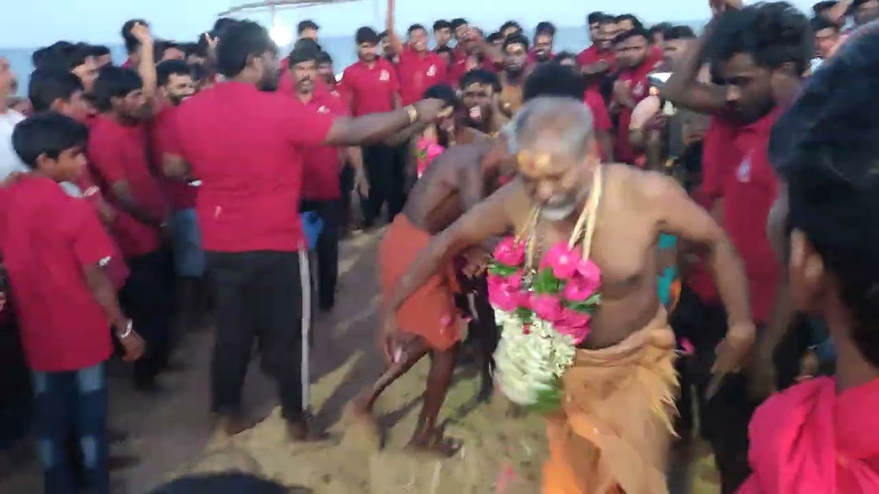 Kulasai Dasara 2025 | Thandavankadu Kali Dance in Kulasai Beach