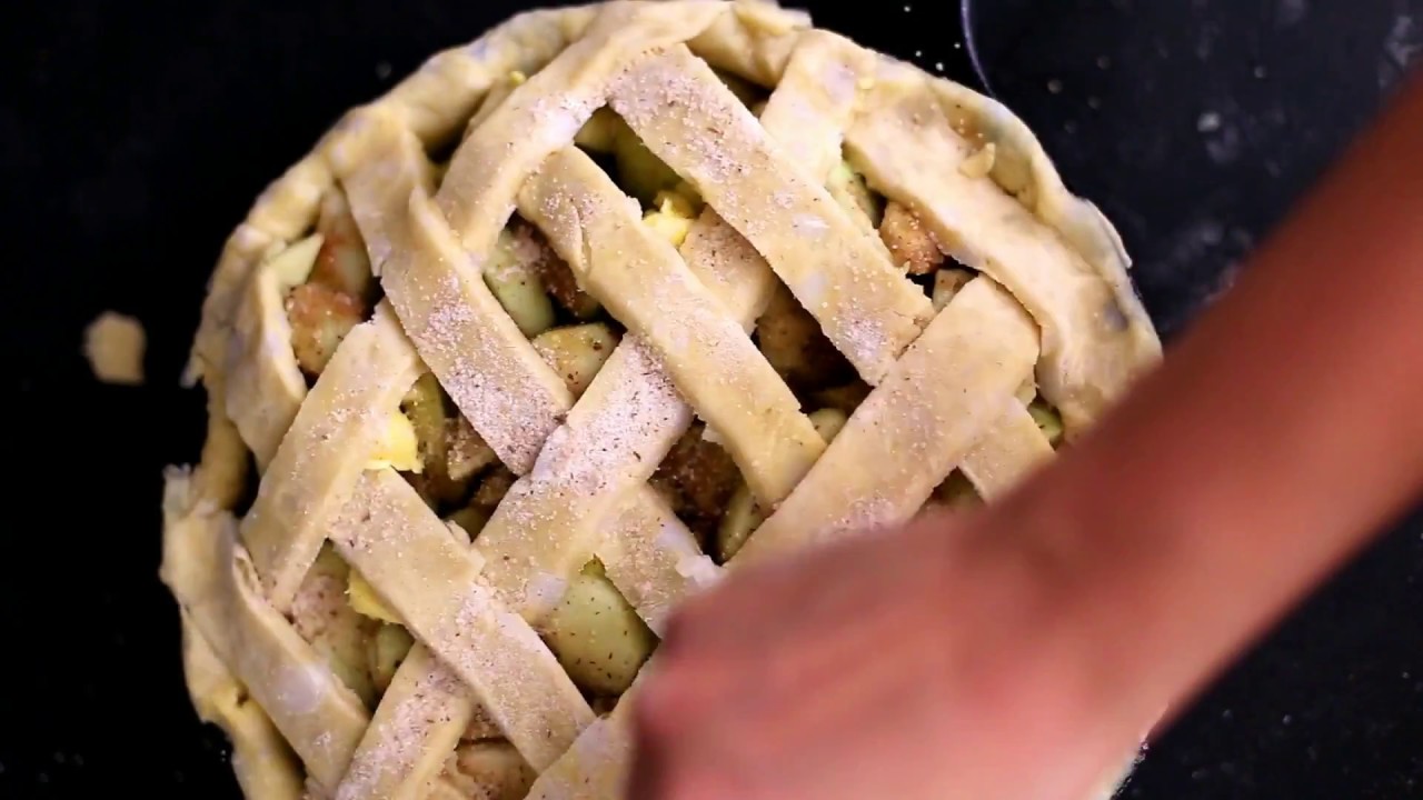 Lodge Skillet Cast Iron Fry Pan Review | Apple Pie Recipe | Everten
