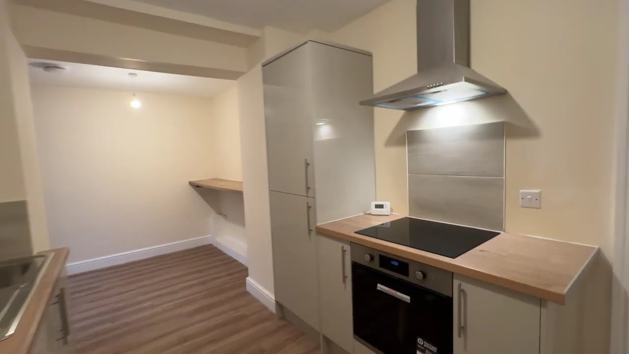 very large 4/5 bed house. for rent. blackwood. np12