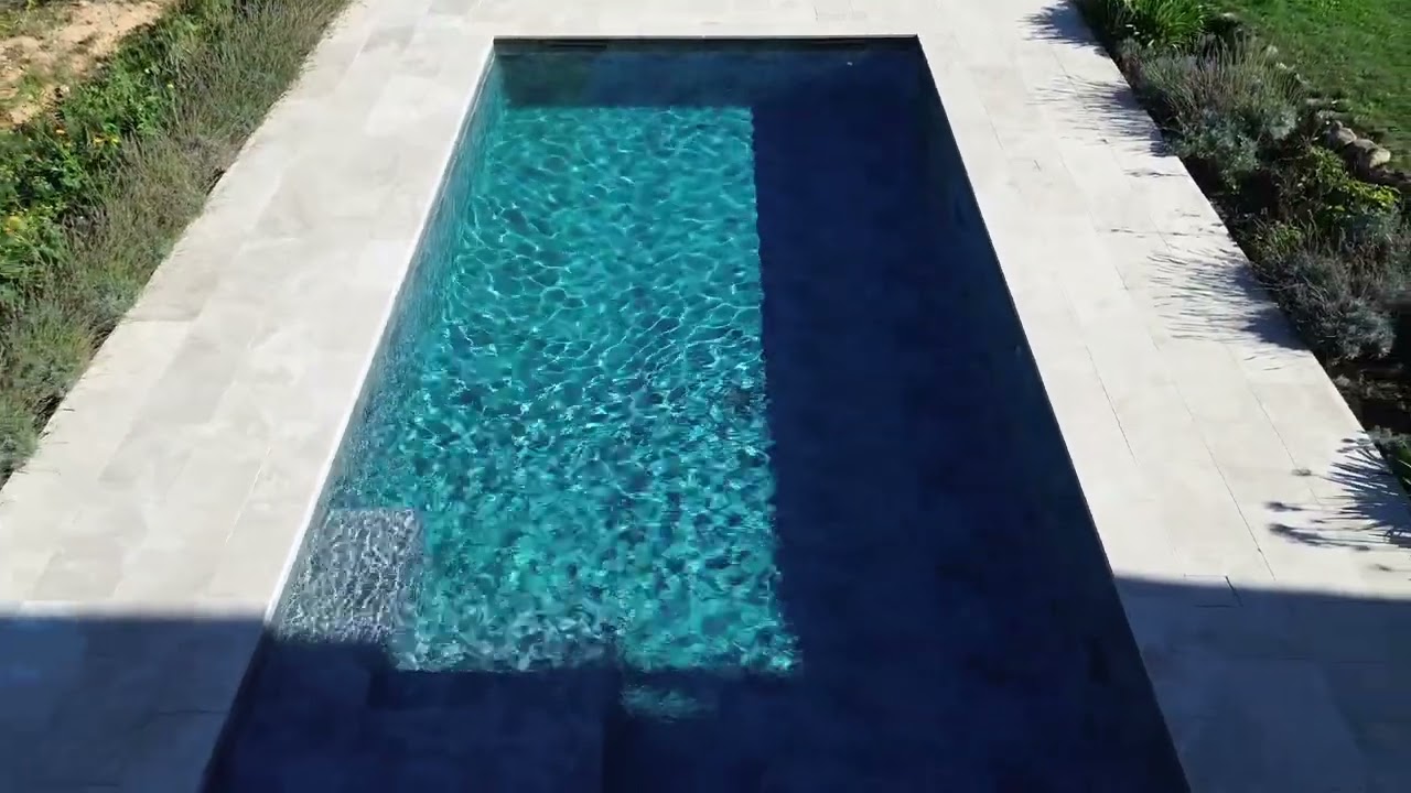 Présentation d'une piscine béton Pass Piscine et Spa