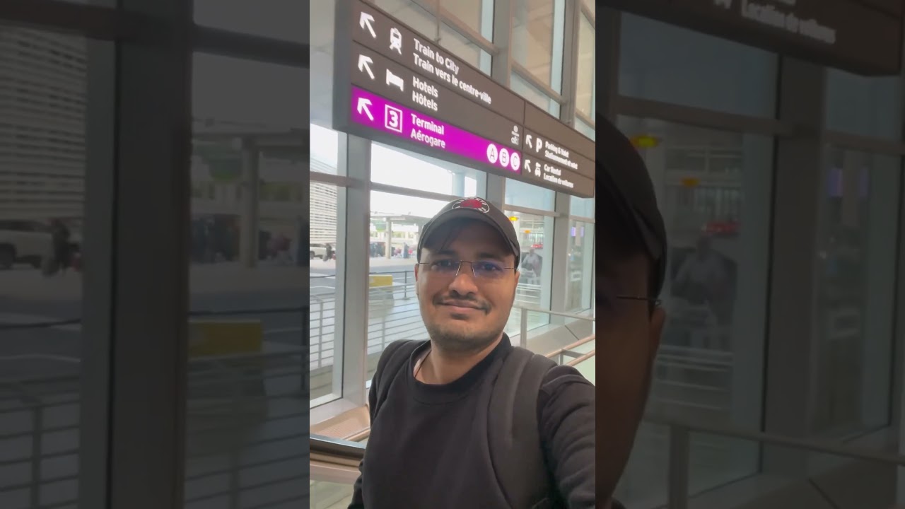 Toronto Airport, Canada . How to Travel in Train to downtown Toronto from airport. 