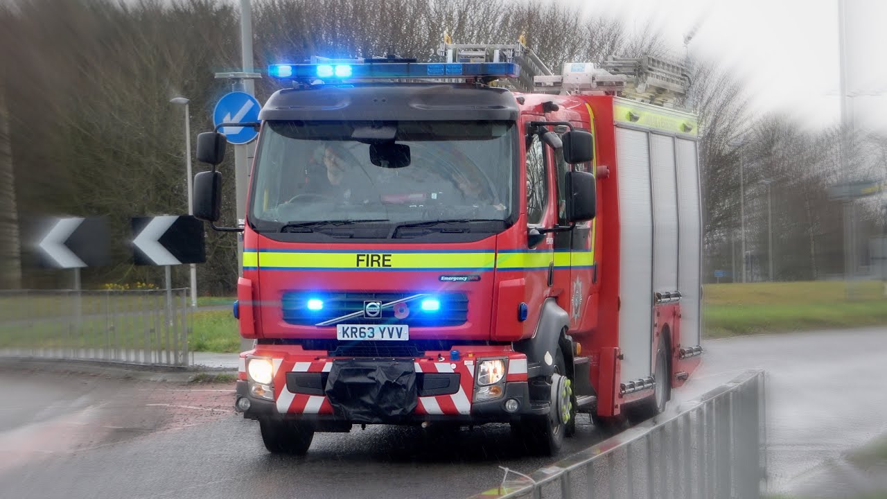 Cumbria Fire Truck responding with Lights & Sirens (Heavy Rescue Pump)