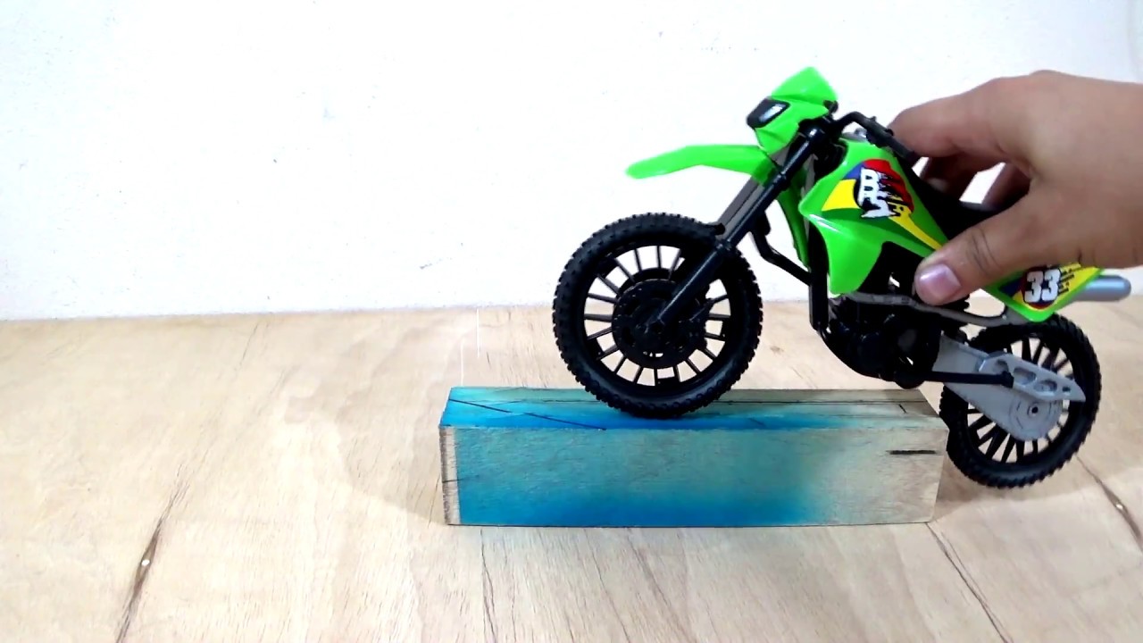 Moto de brinquedo - aprender cores para crian&ccedil;as
