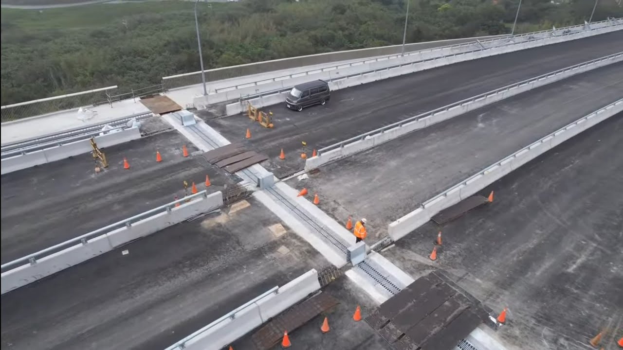 2026.02.24  淡江大橋工程  八里端 遠眺河中 近距觀察 各區最新進度概況 空拍直播