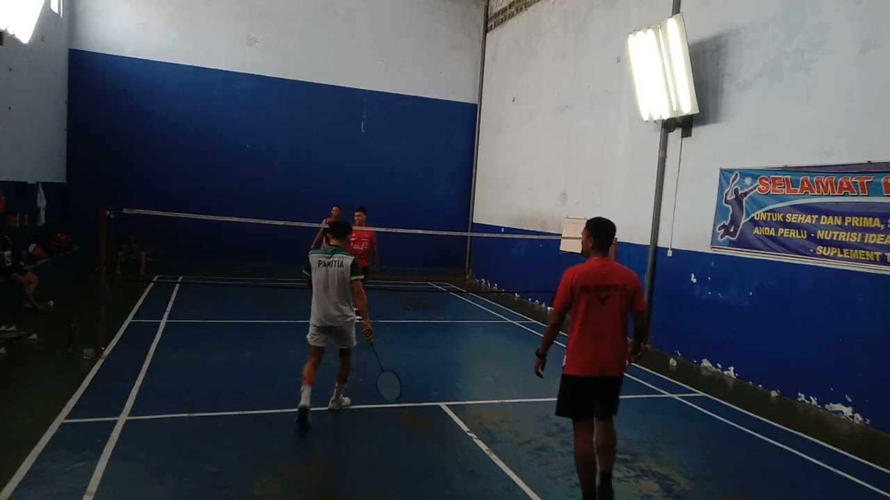 Badminton minggu siang