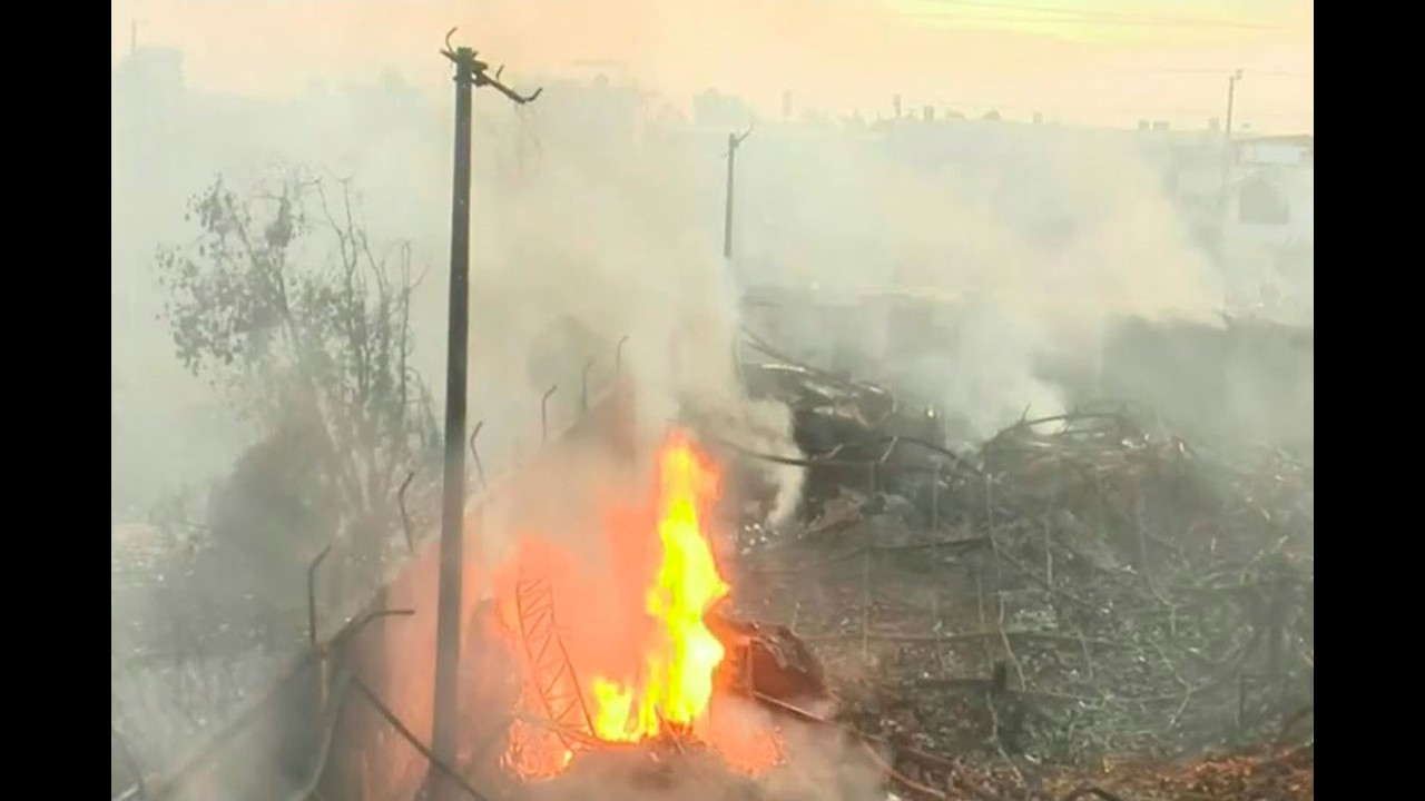 Incendio en Huachipa: Se reaviva fuego y se escuchan explosiones