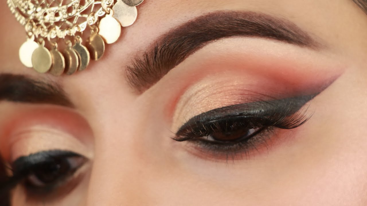 Step By Step Soft Cut crease Wedding Eye Makeup Using only 1 Palette in HINDI | Deepti Ghai Sharma
